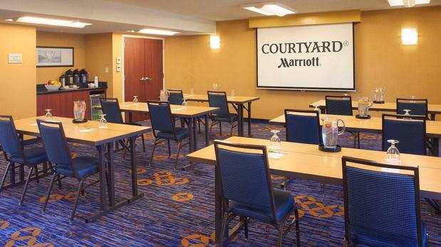Images Courtyard by Marriott Detroit Warren