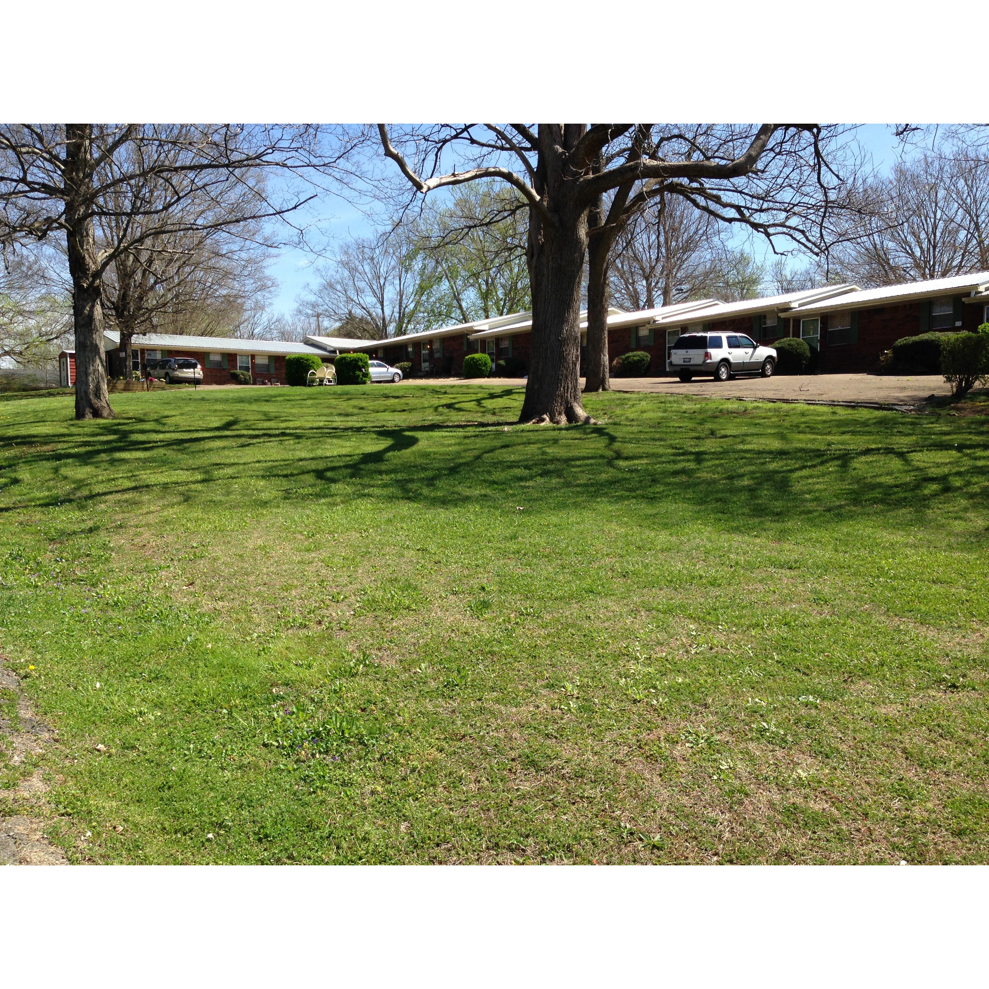 Breezeway Extended Stay Hotel Suites Logo