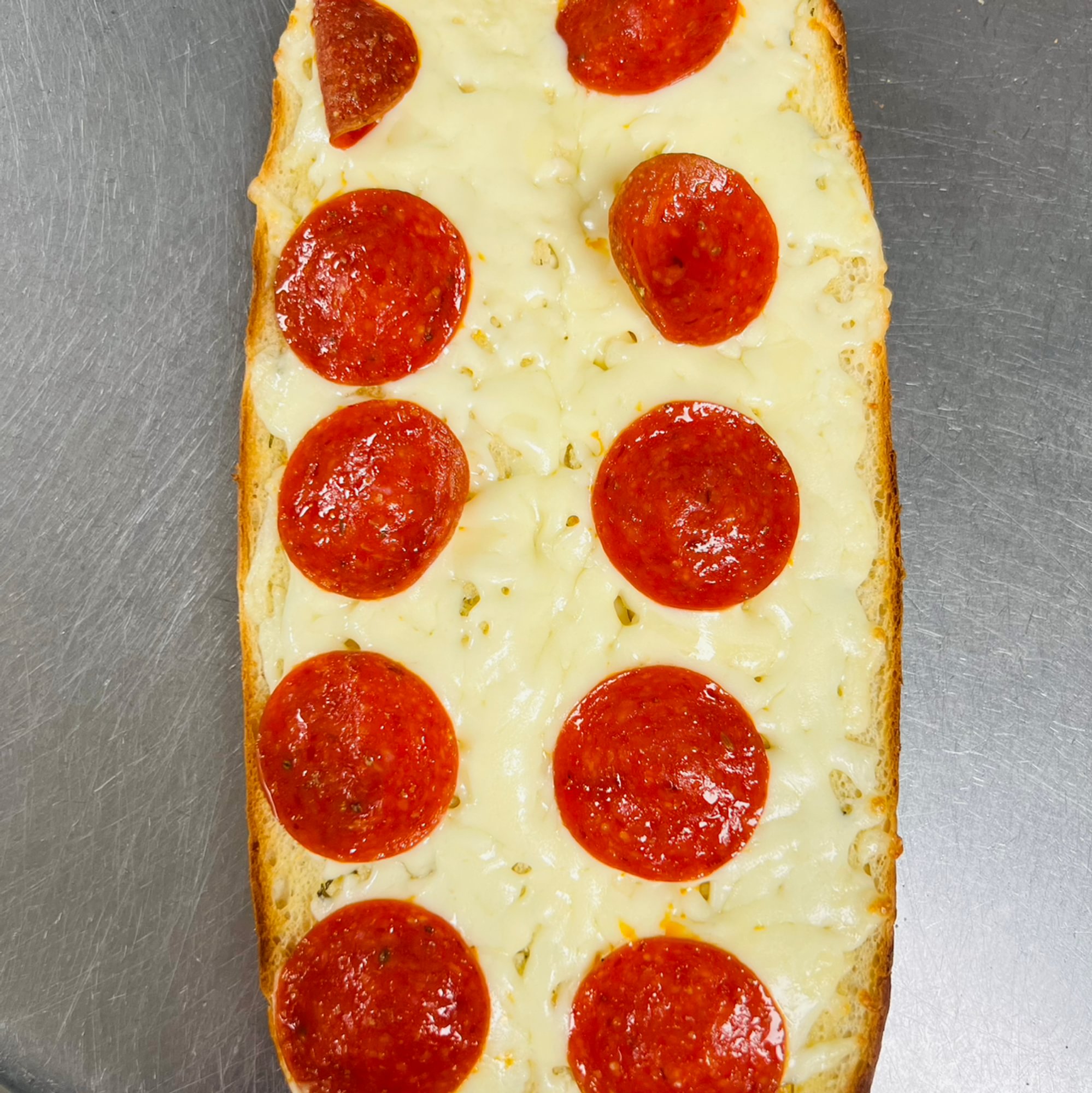 Garlic Bread w Mozzarella & Pepperoni