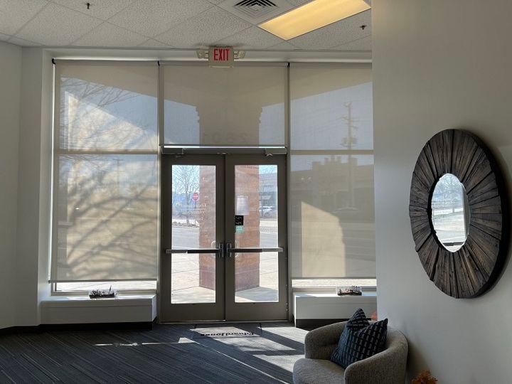 Roller Shades are the obvious choice for any office, and why? They are subtle, suit any deÌcor, and prevent sun glare whilst still allowing the natural light into the room - creating the optimum working environment, as you can see in the lobby of this Virginian Edward Jones Office.