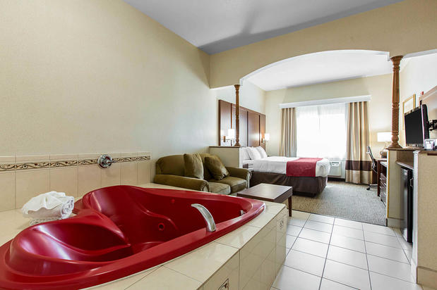 Images Comfort Suites