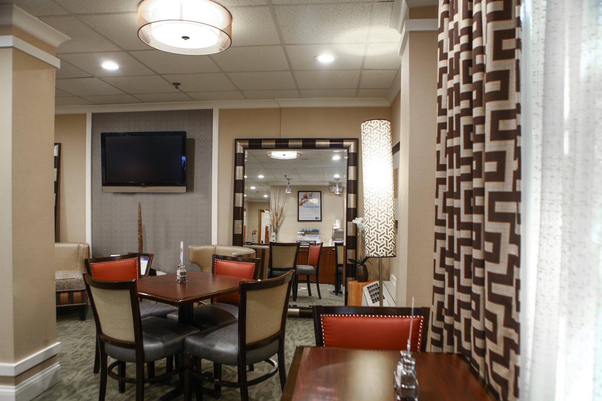 Holiday Inn Express & Suites Atlanta-Emory University Area Photo