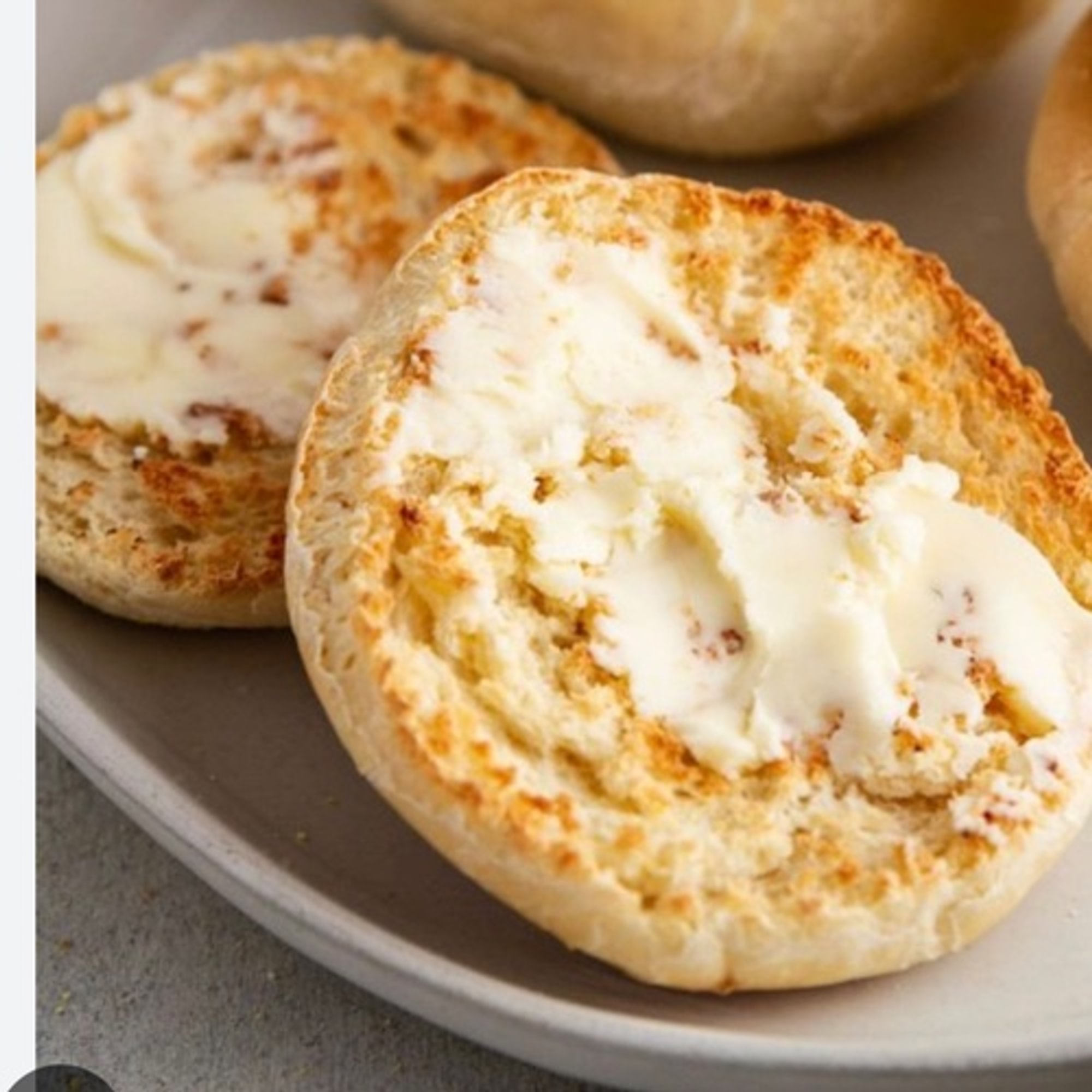 ENGLISH MUFFIN WITH BUTTER