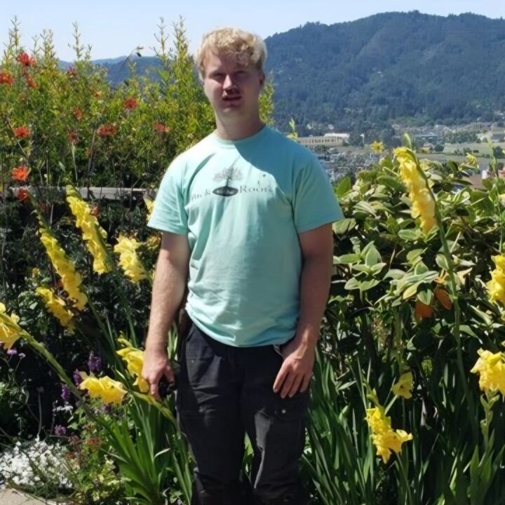 BackToTheRoots Landscaping Logo