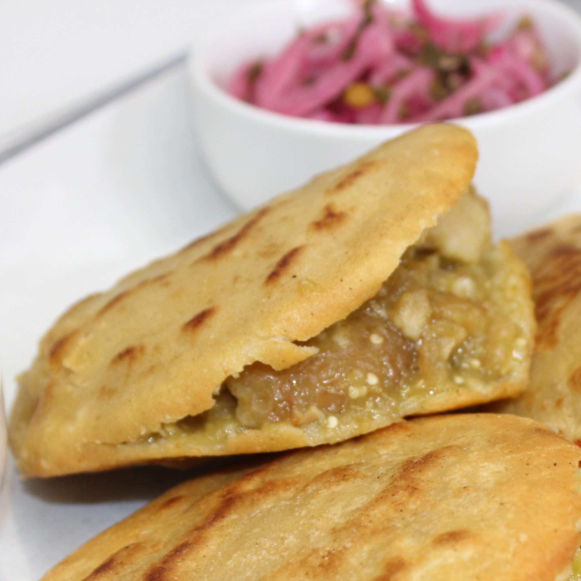 Gordita Chicharrón en Salsa Verde