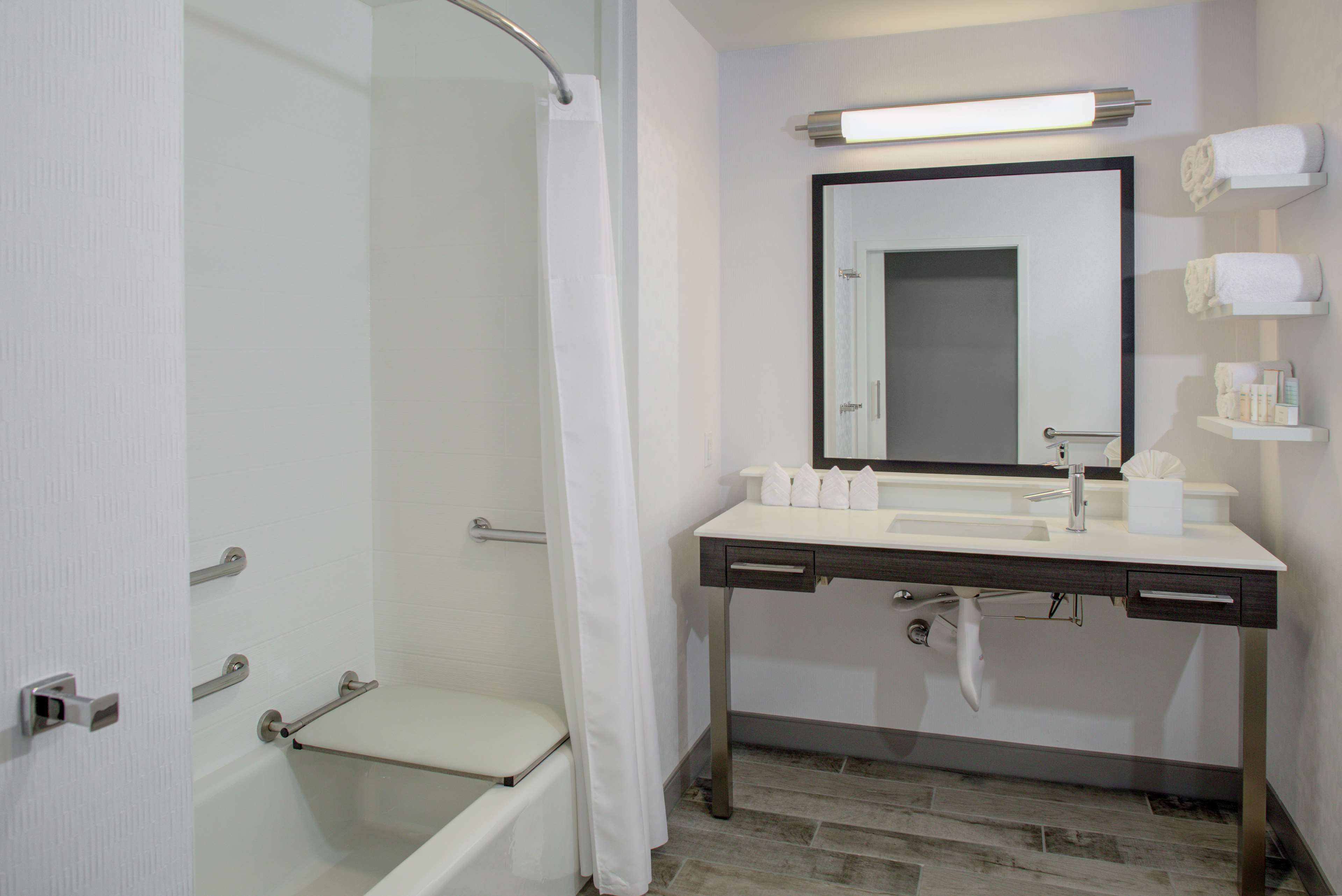 Guest room bath