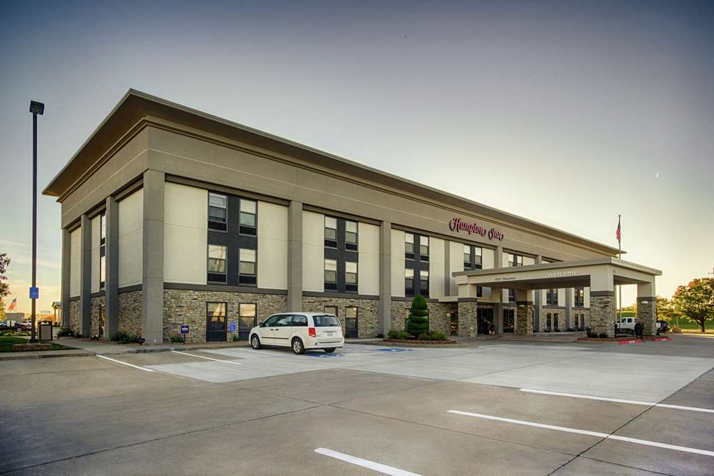 Hampton Inn Salina Image