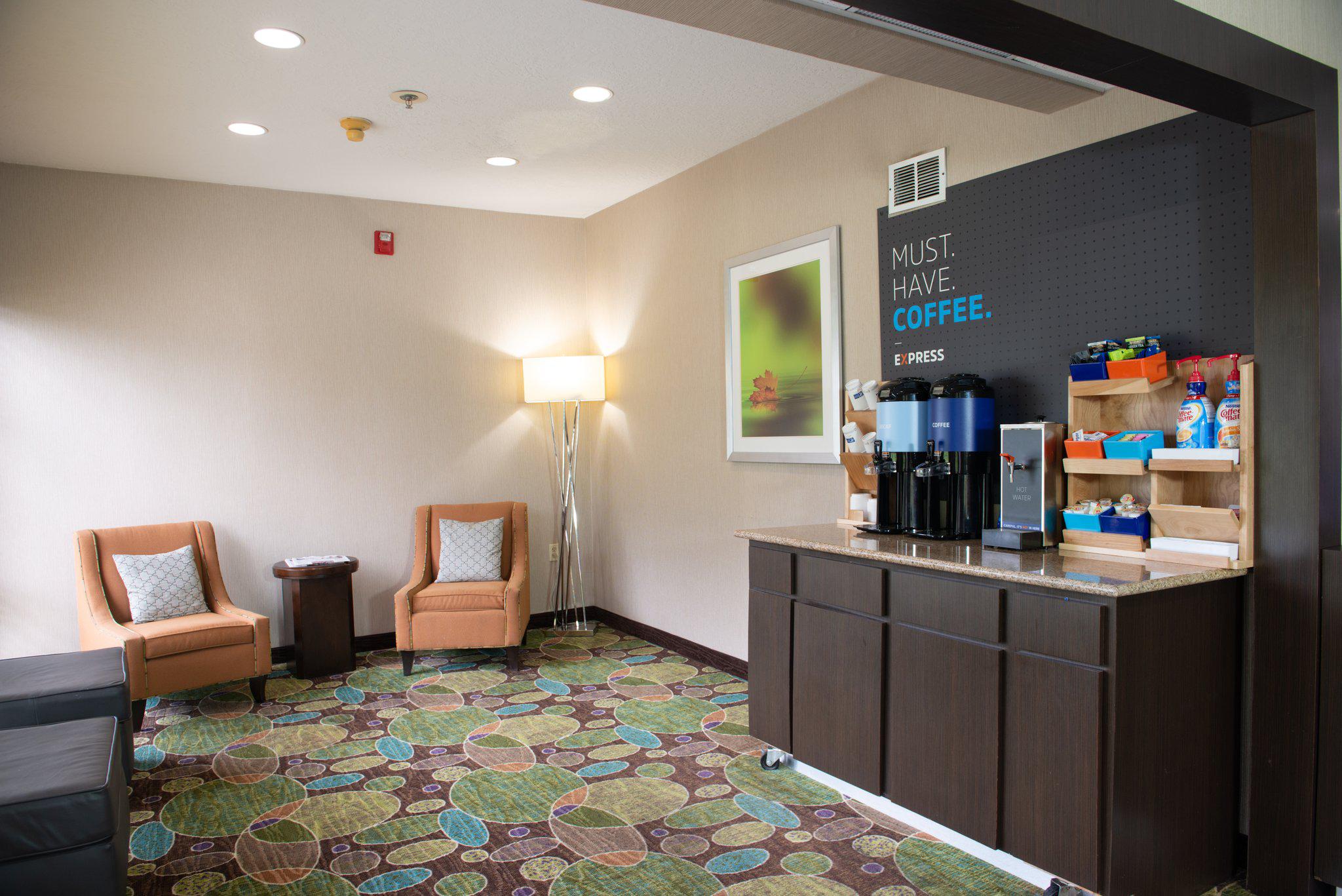 Holiday Inn Express & Suites Kingwood - Medical Center Area Photo