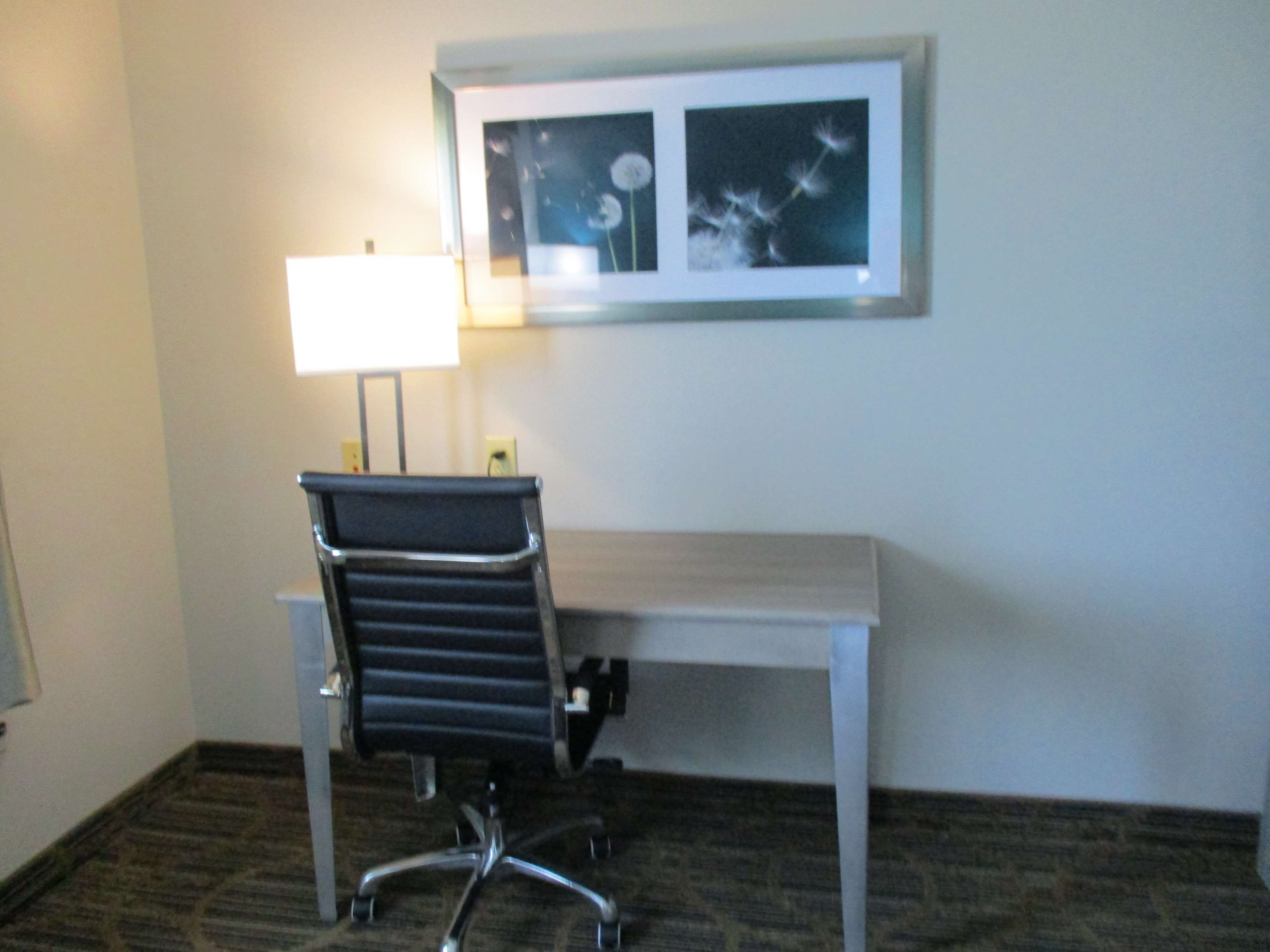 Best Western Presidential Hotel & Suites Photo