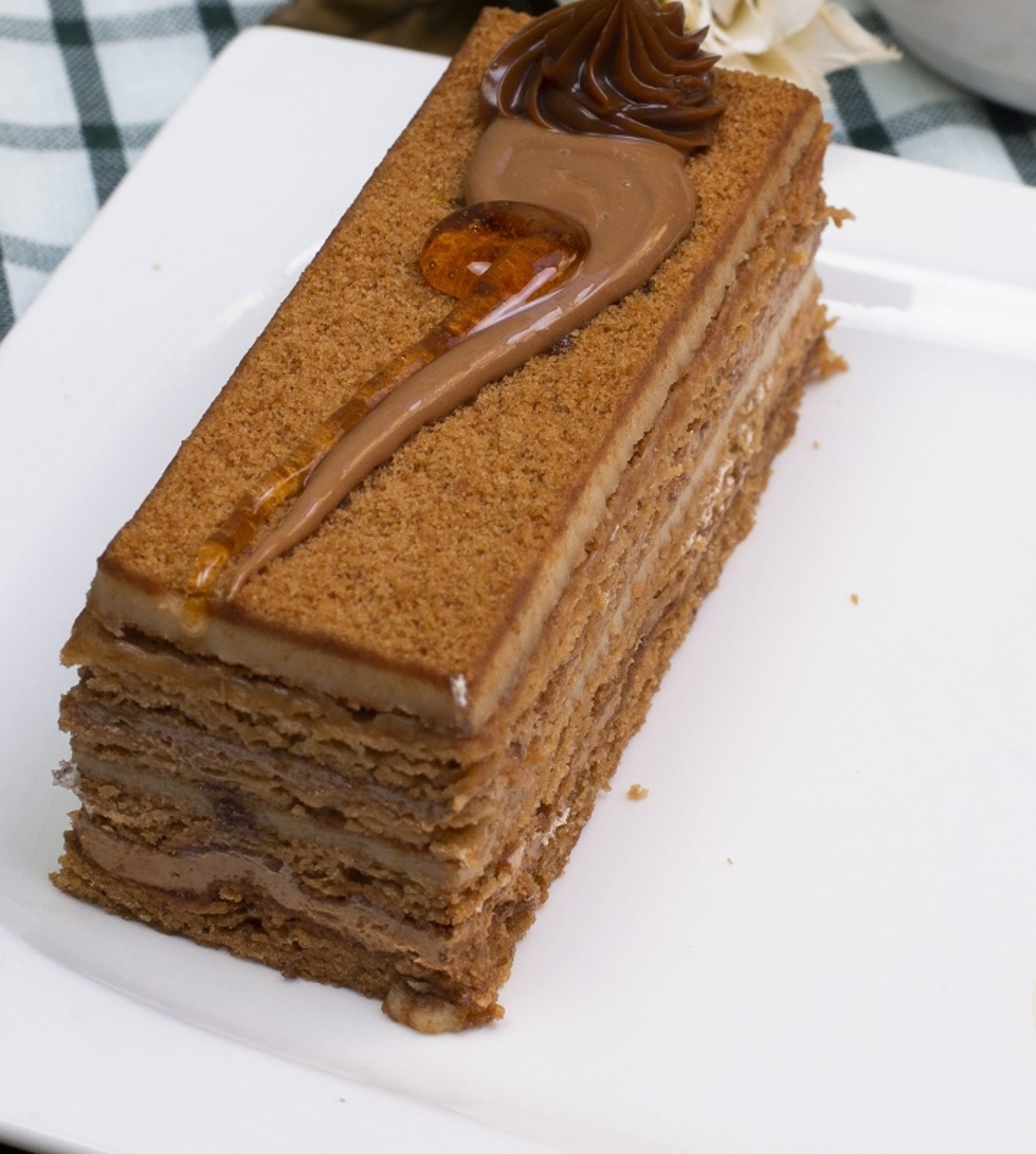 CHOCOLATE CAKE
