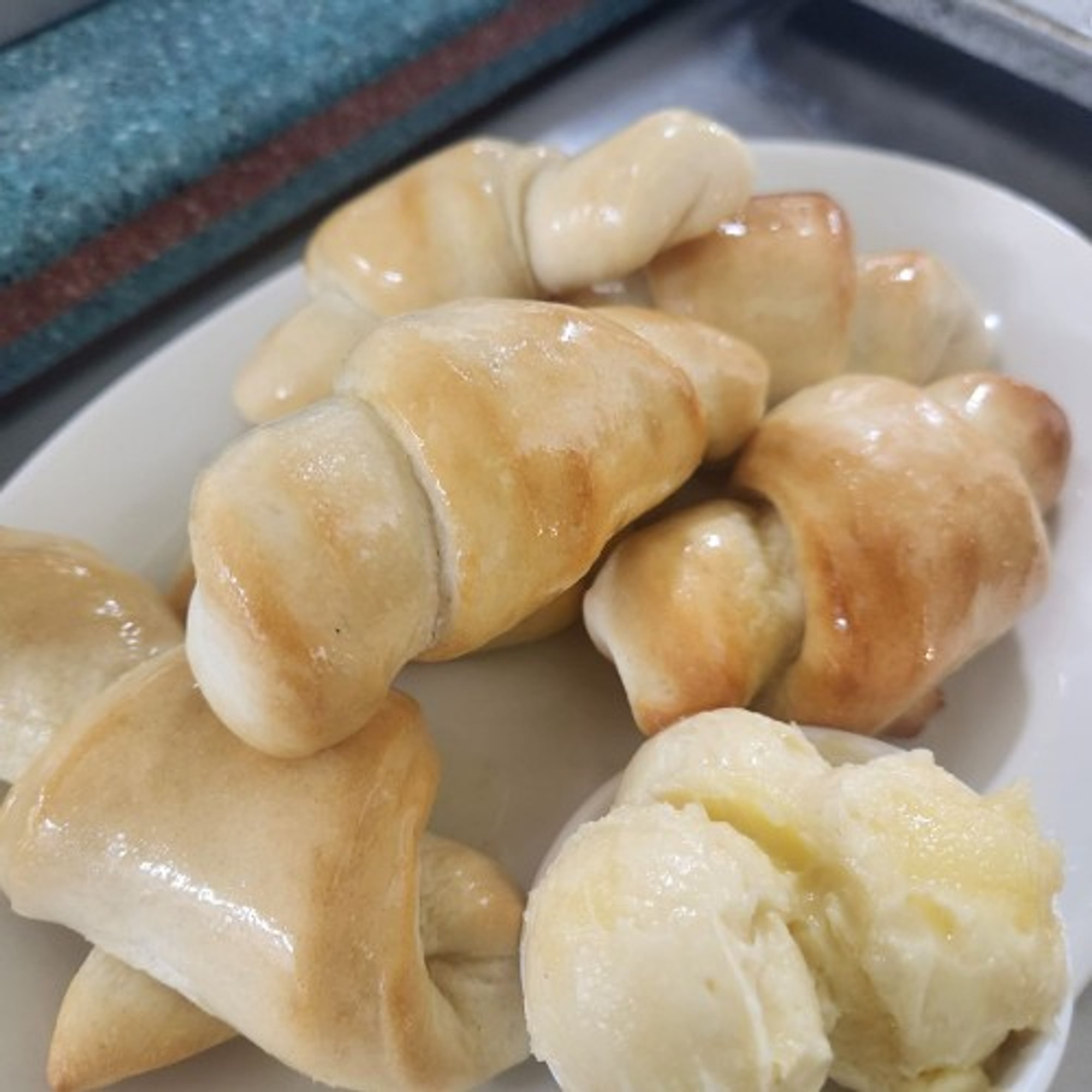 Appetizer Basket Of Bread (6)
