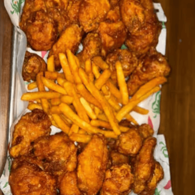 Small Combo (8 Wings, 4 Drumsticks & Fries)