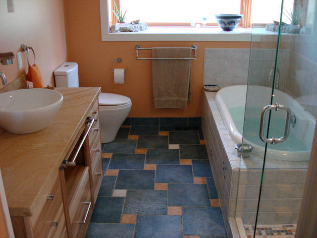 Roberts’ Home Services Logo