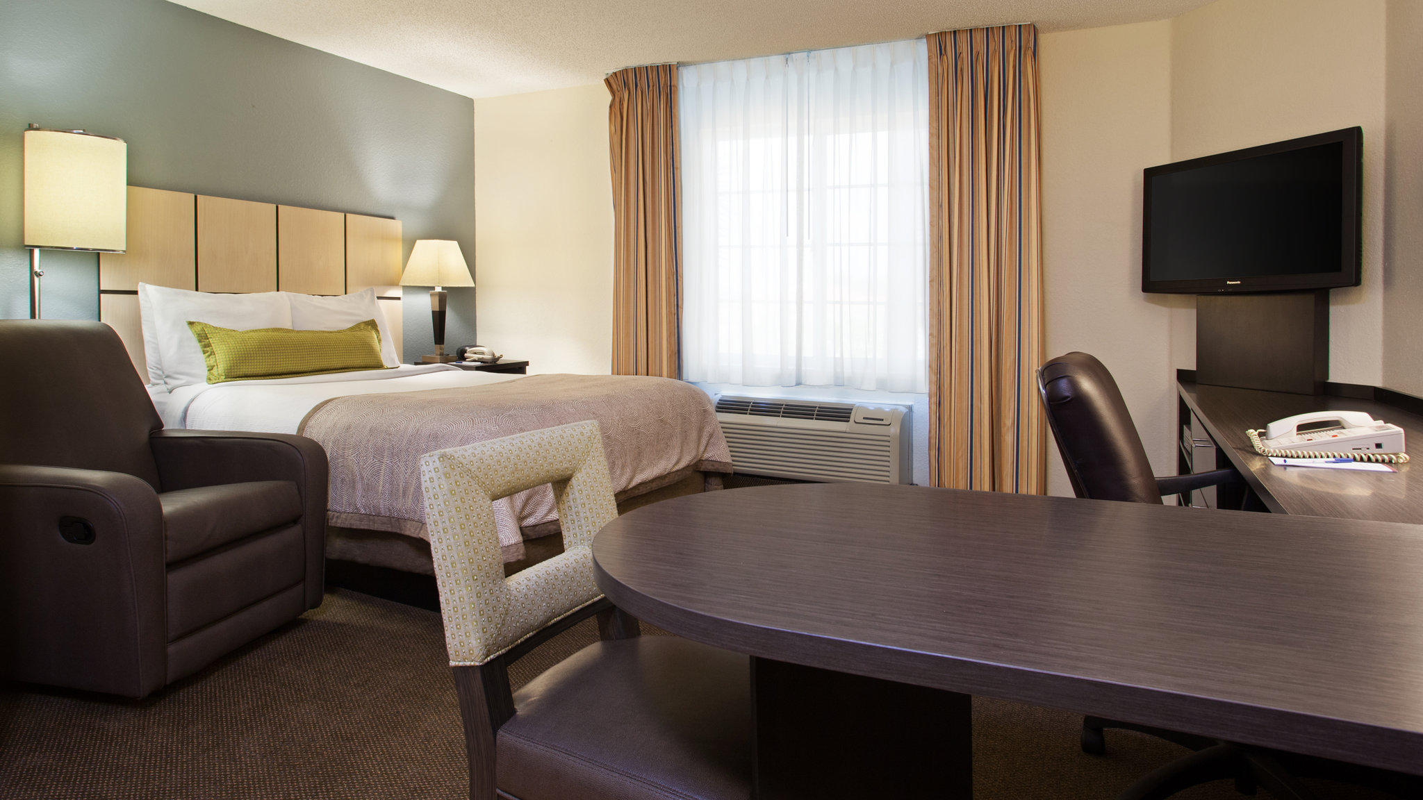 Candlewood Suites Charlotte-University Photo