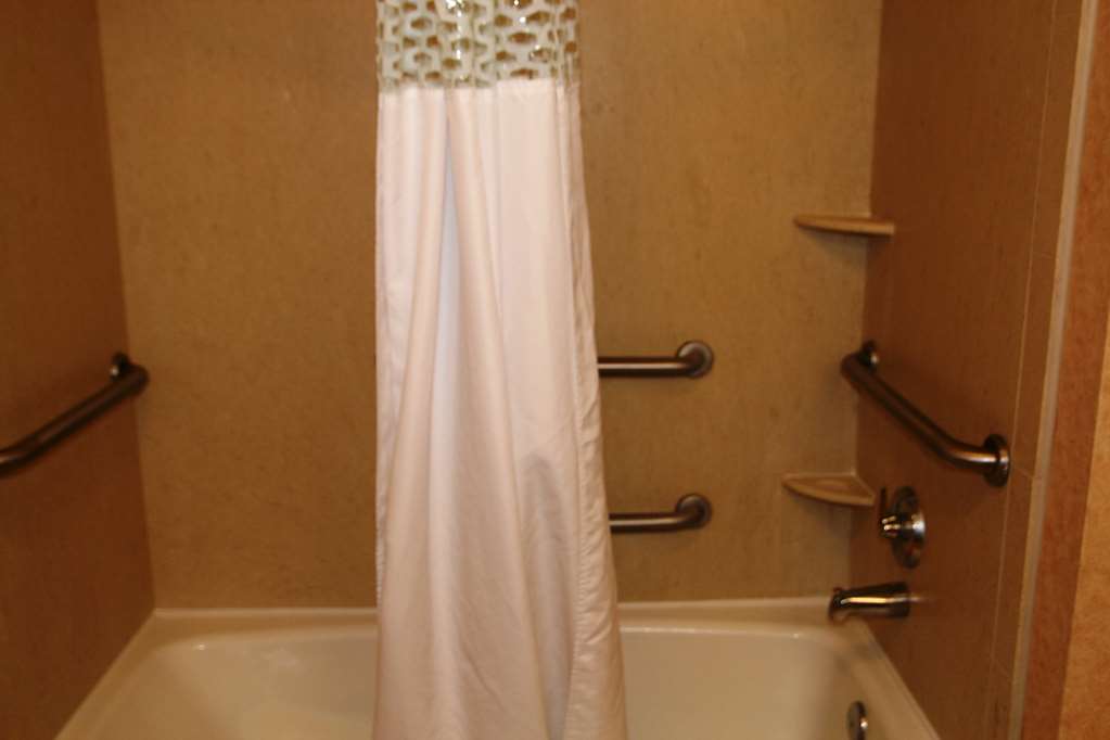 Hampton Inn Canton Image