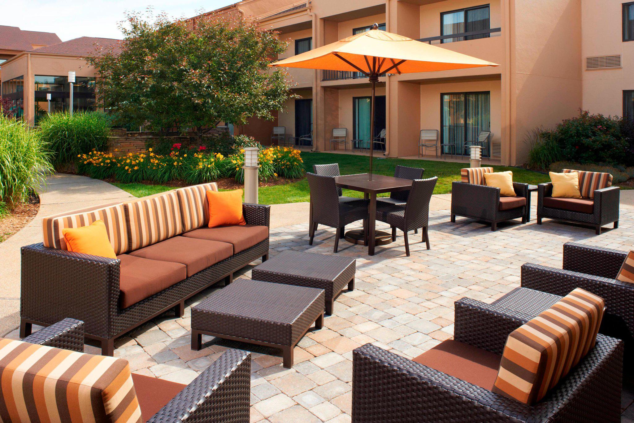 Courtyard by Marriott Rockford Photo