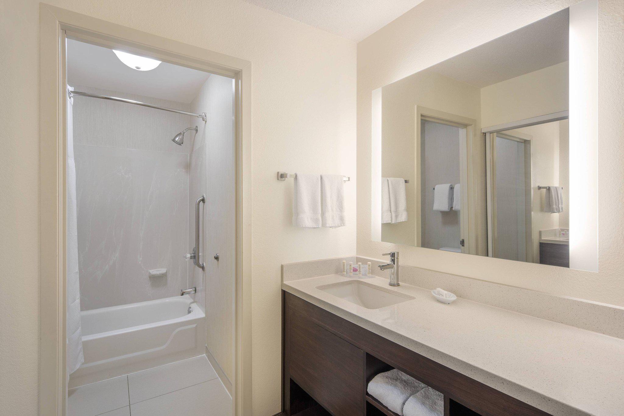 Residence Inn by Marriott Indianapolis Airport Photo