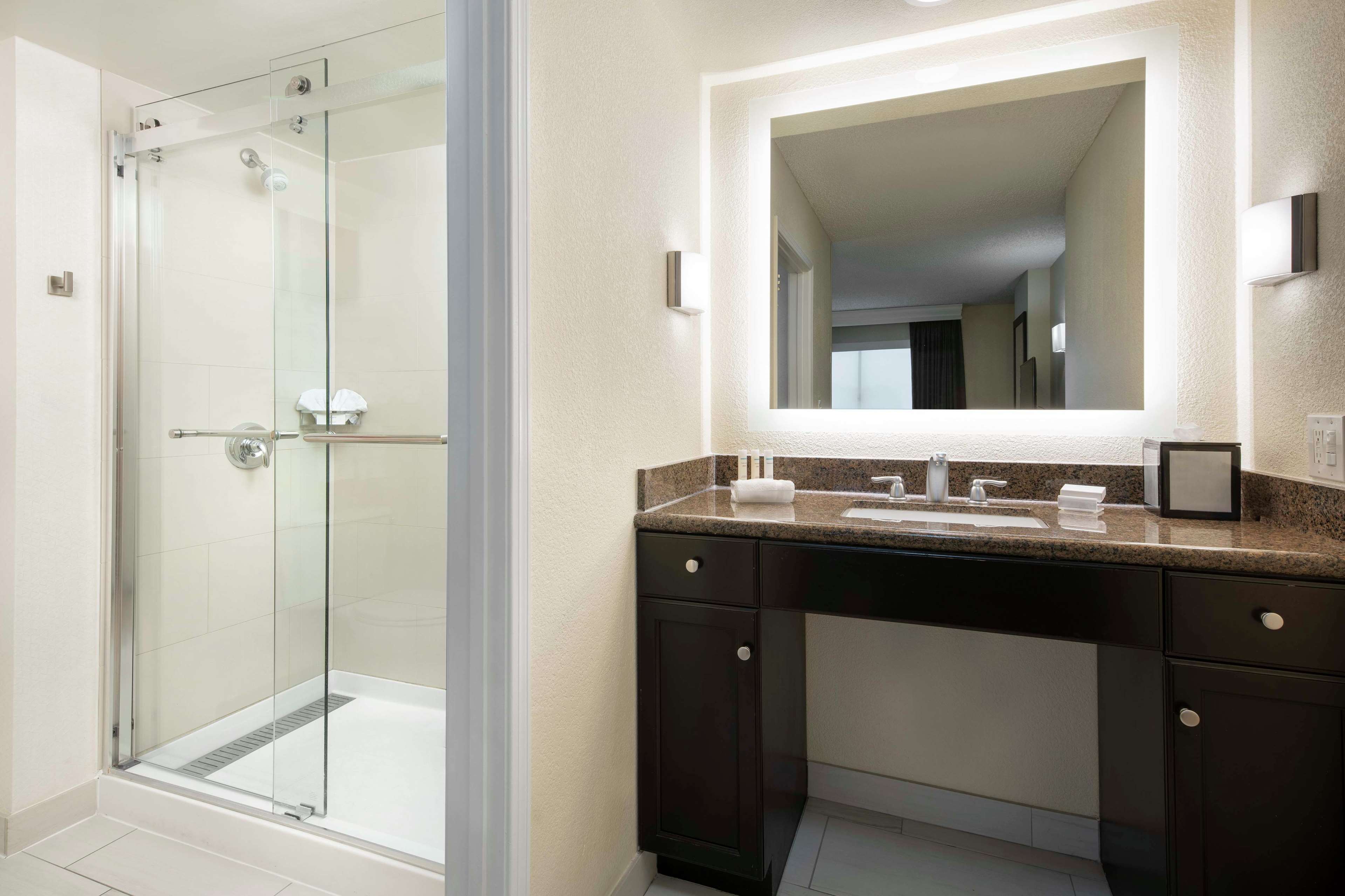 Guest room bath