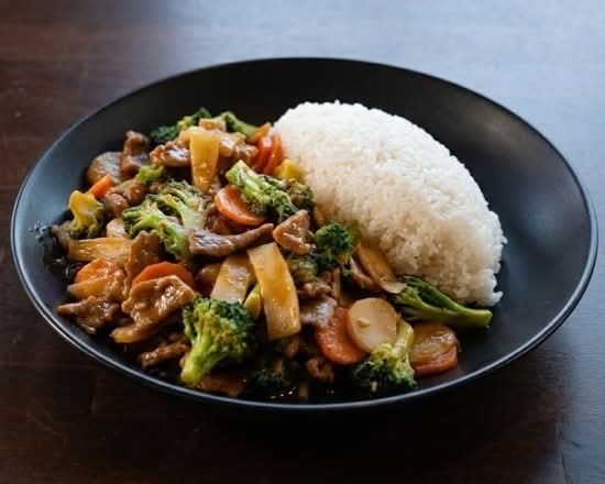 CHICKEN AND BROCCOLI BEEF
