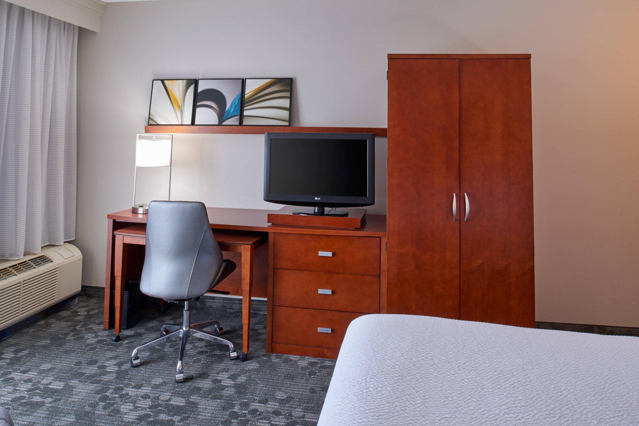 Courtyard by Marriott Indianapolis Carmel Photo