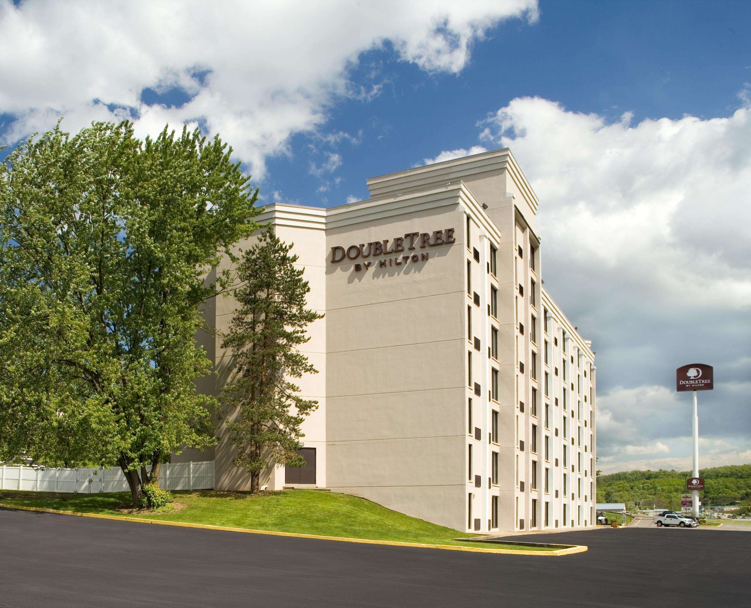 DoubleTree by Hilton Hotel Pittsburgh - Meadow Lands Photo