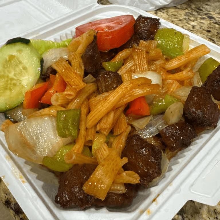 R7. Stir Fried Beef & Macaroni Noodle on Sizzling Plate