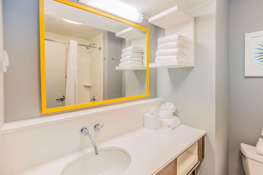 Hampton Inn Pensacola Beach Image