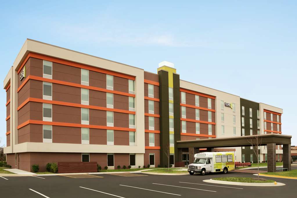 Home2 Suites by Hilton Chantilly Dulles Airport Logo