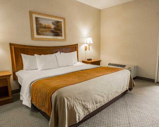 Images Rodeway Inn & Suites On The River