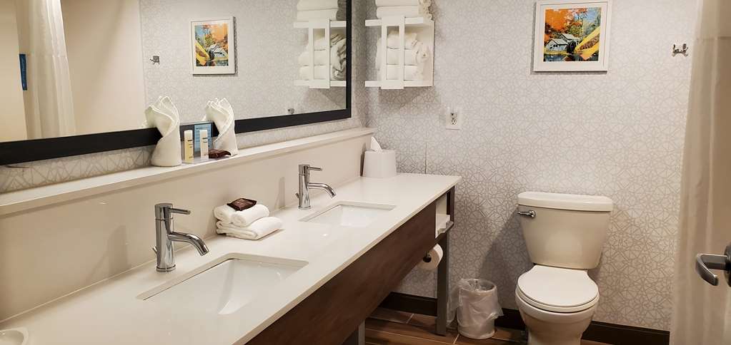 Hampton Inn Hillsville Image