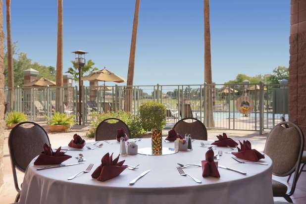 Images Embassy Suites by Hilton Phoenix Scottsdale