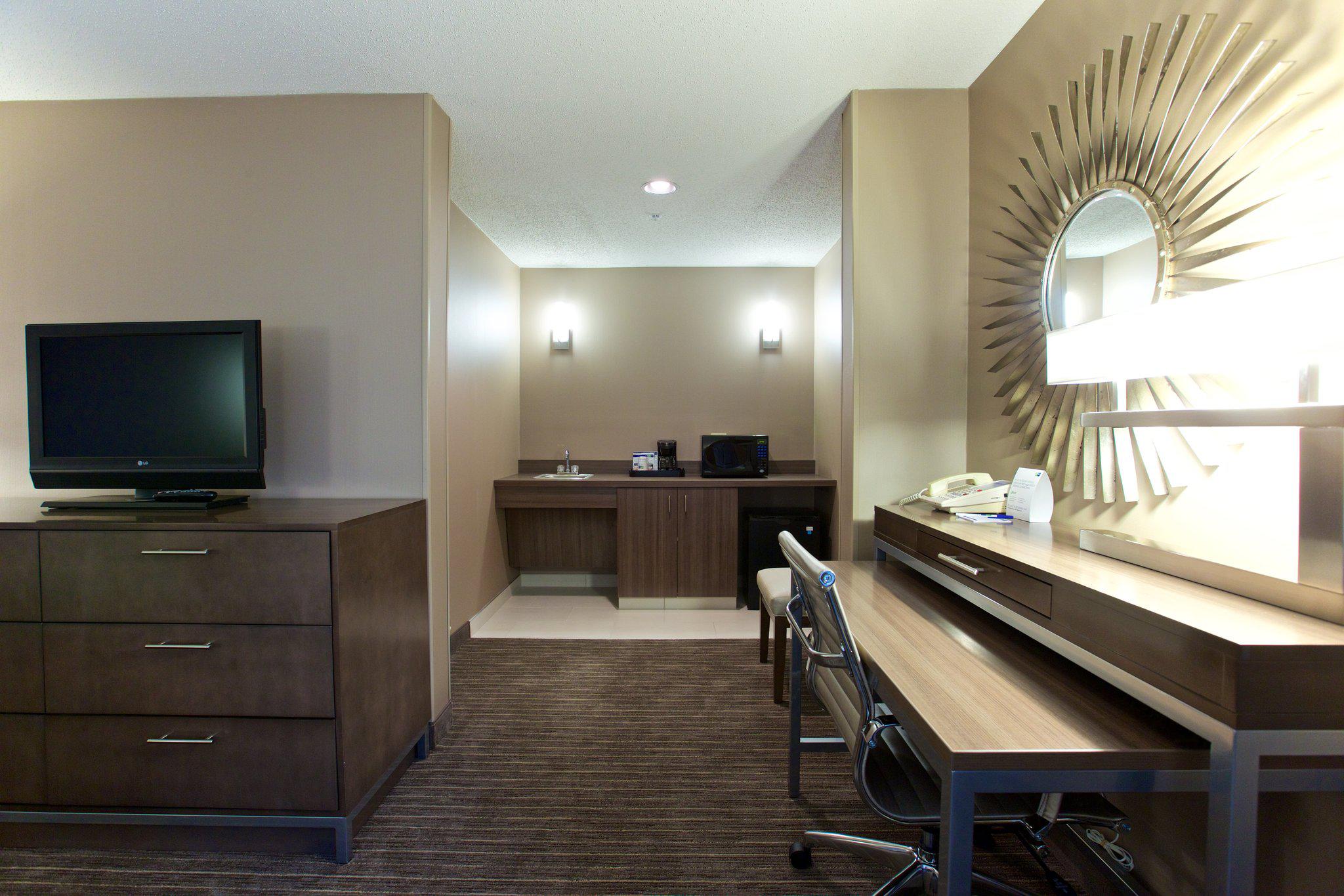 Holiday Inn Express Fargo-West Acres Photo