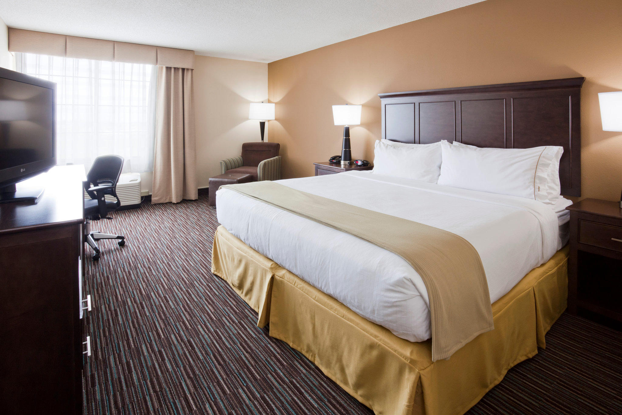 Holiday Inn Express & Suites Willmar Photo