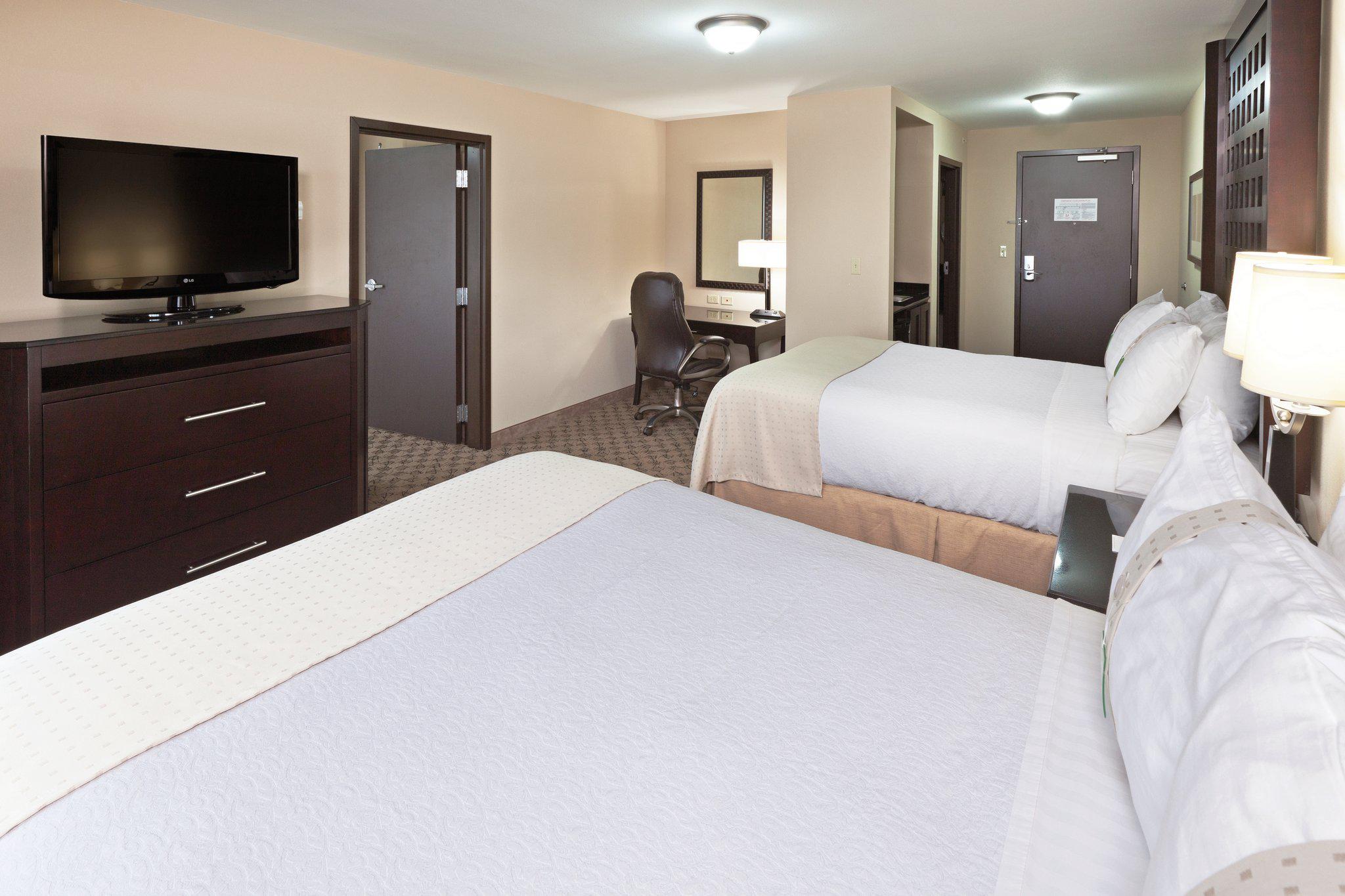 Holiday Inn & Suites Tulsa South Photo