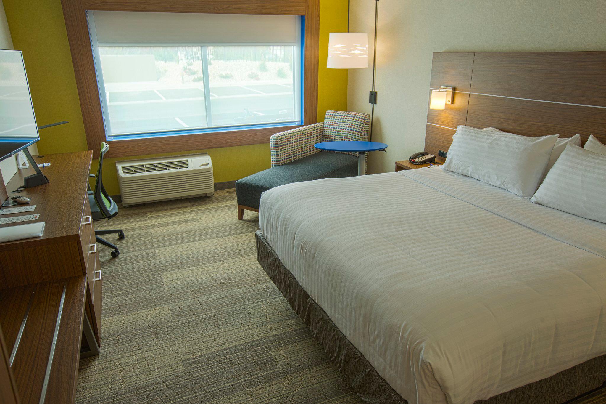 Holiday Inn Express & Suites Boise Airport Photo