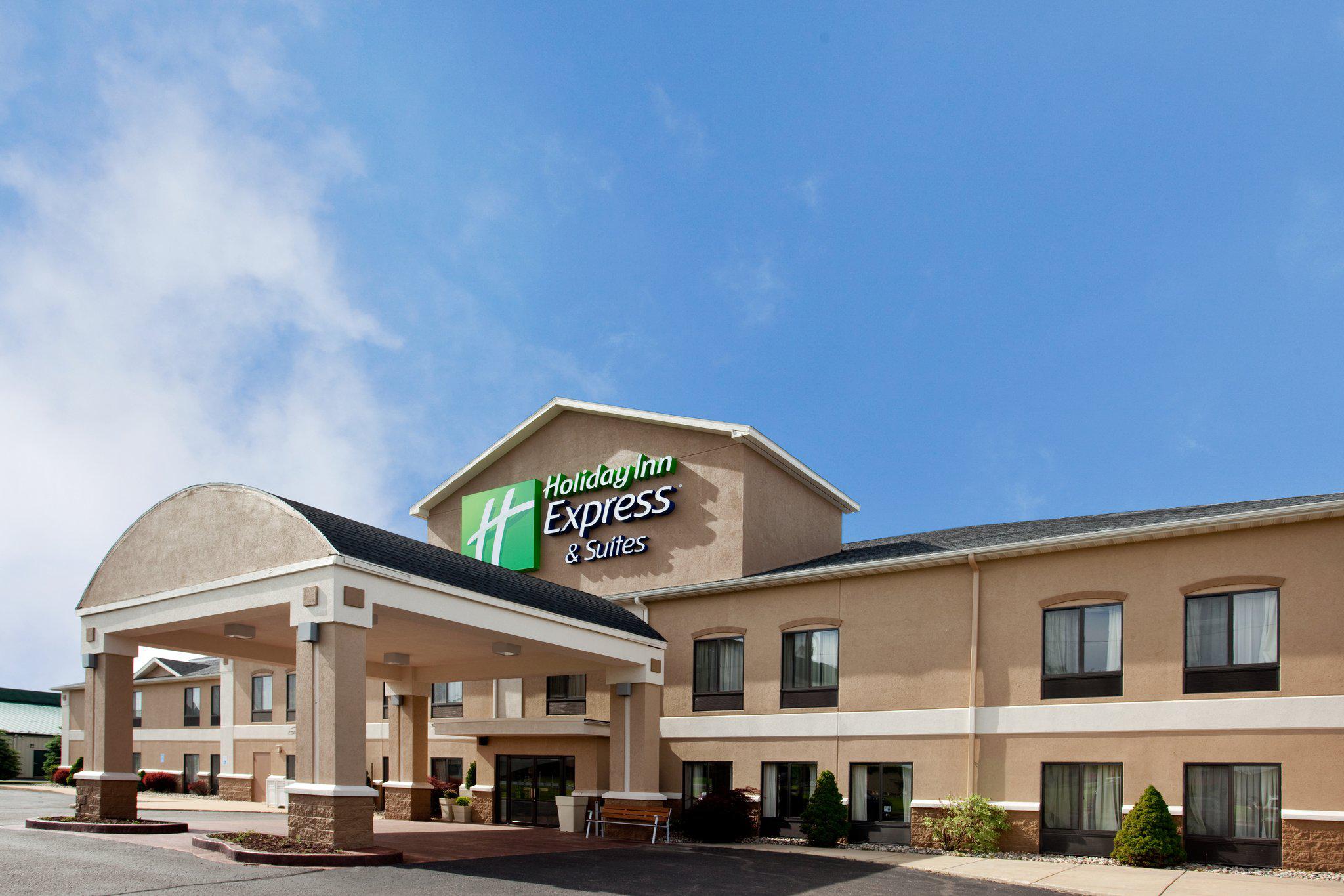 Holiday Inn Express & Suites Three Rivers Photo