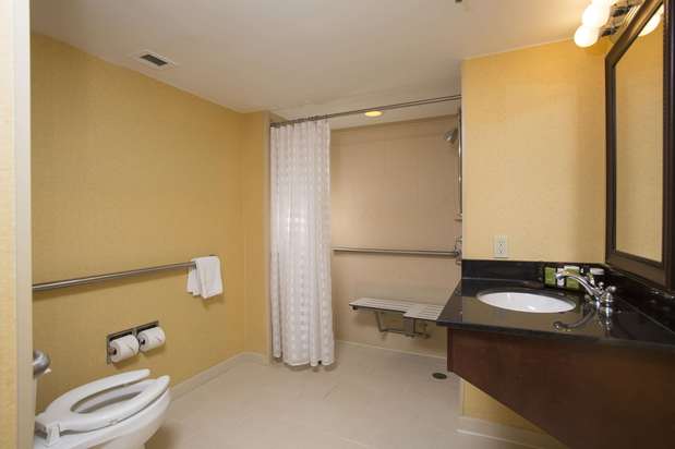 Images Embassy Suites by Hilton Detroit Troy Auburn Hills