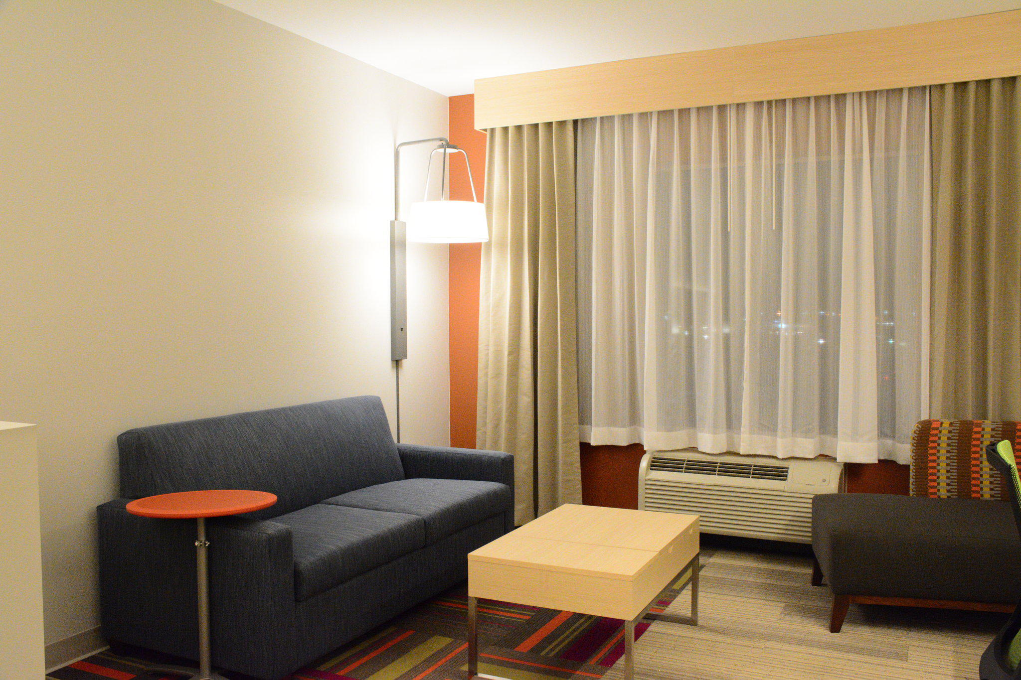 Holiday Inn Express & Suites Lexington Park-California Photo