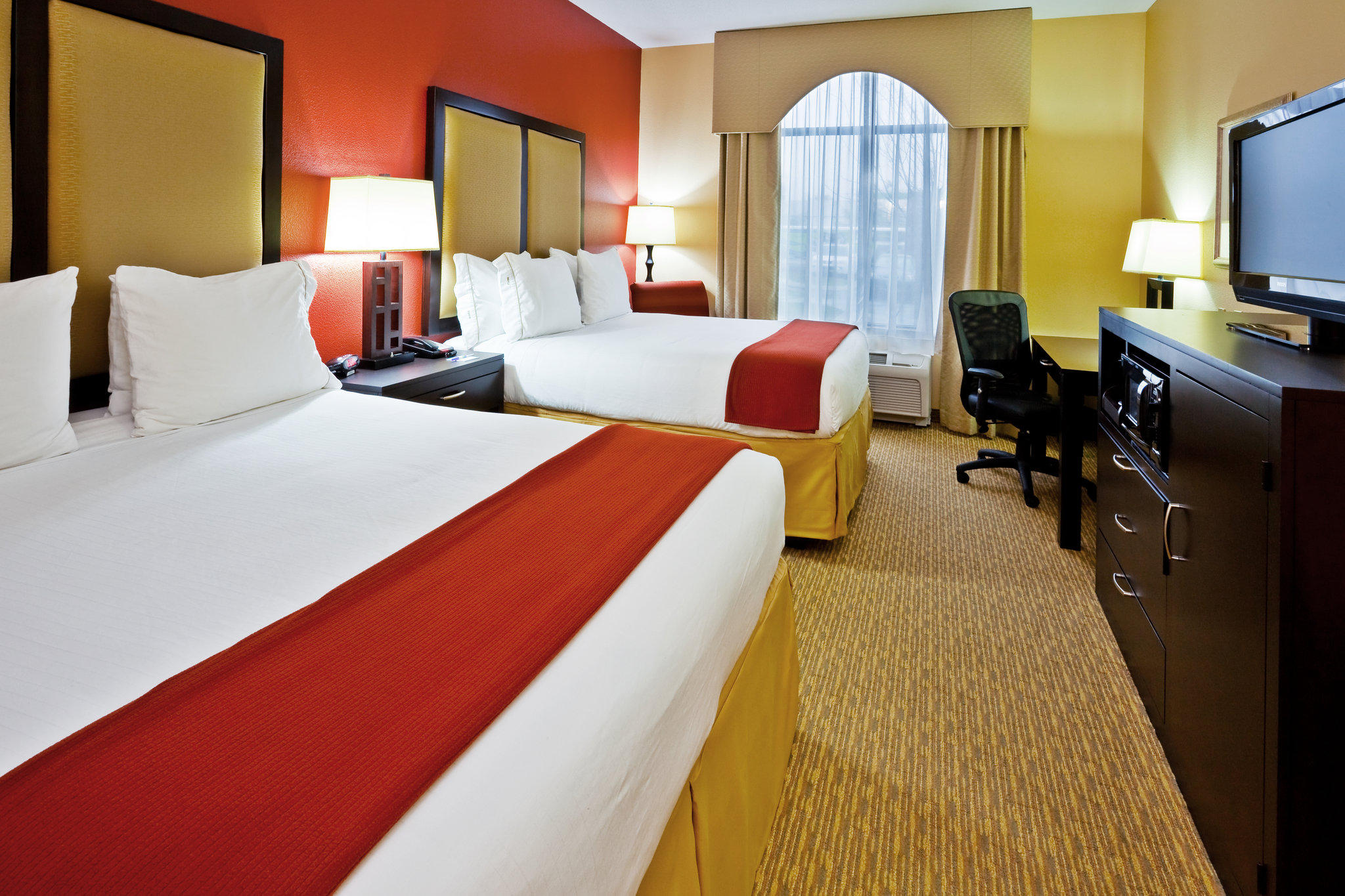 Holiday Inn Express & Suites Nashville-Opryland Photo