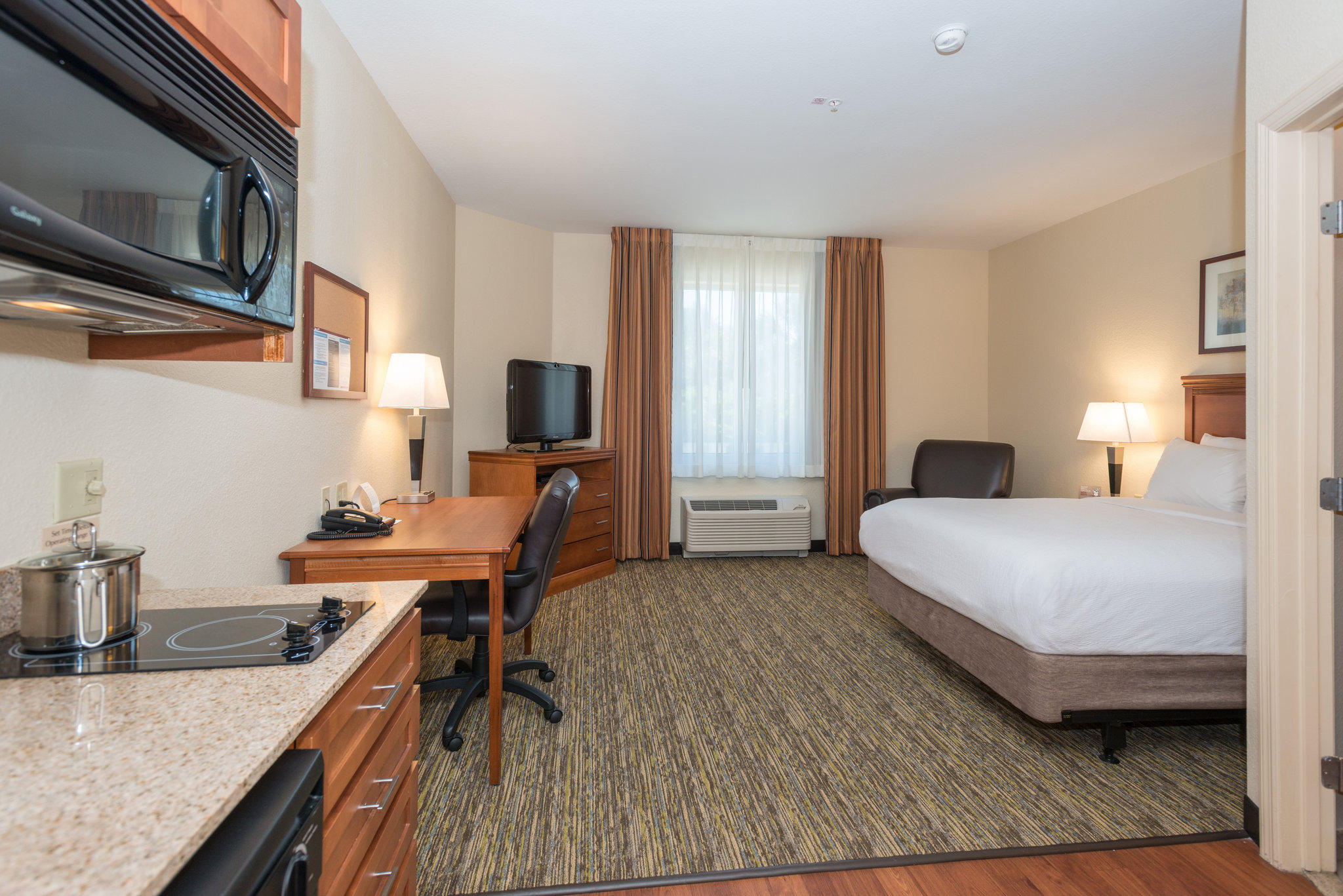 Candlewood Suites Mobile-Downtown Photo