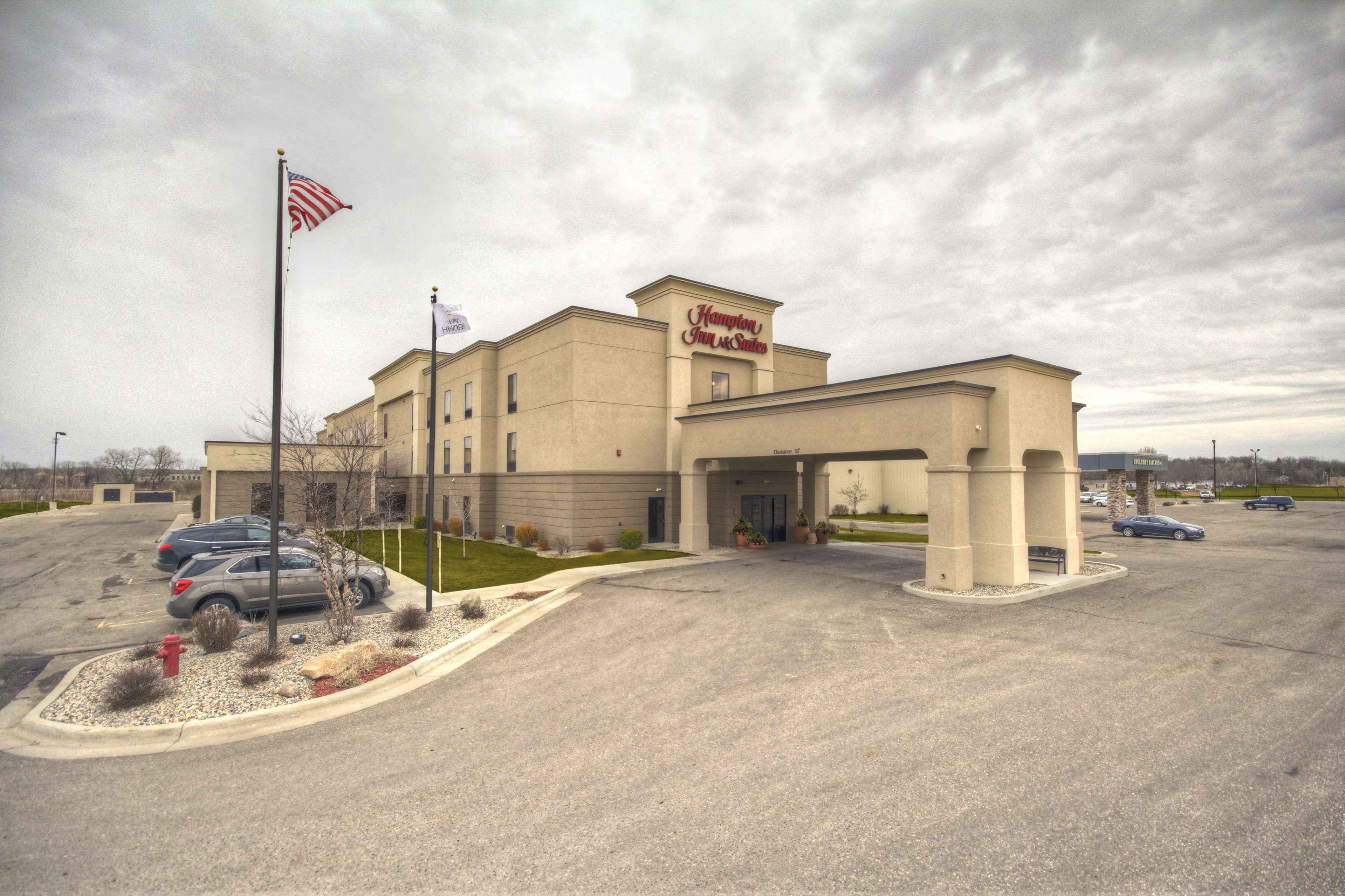 Get directions, reviews and information for Hampton Inn & Suites Al...