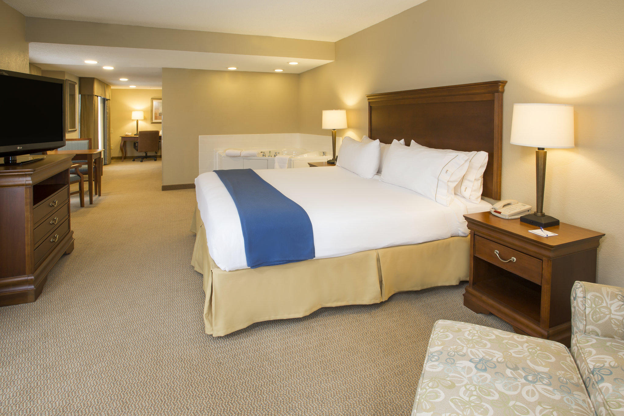 Holiday Inn Express & Suites Culpeper Photo
