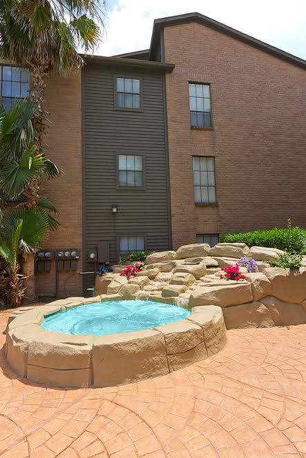 Images Champions Woods Apartments