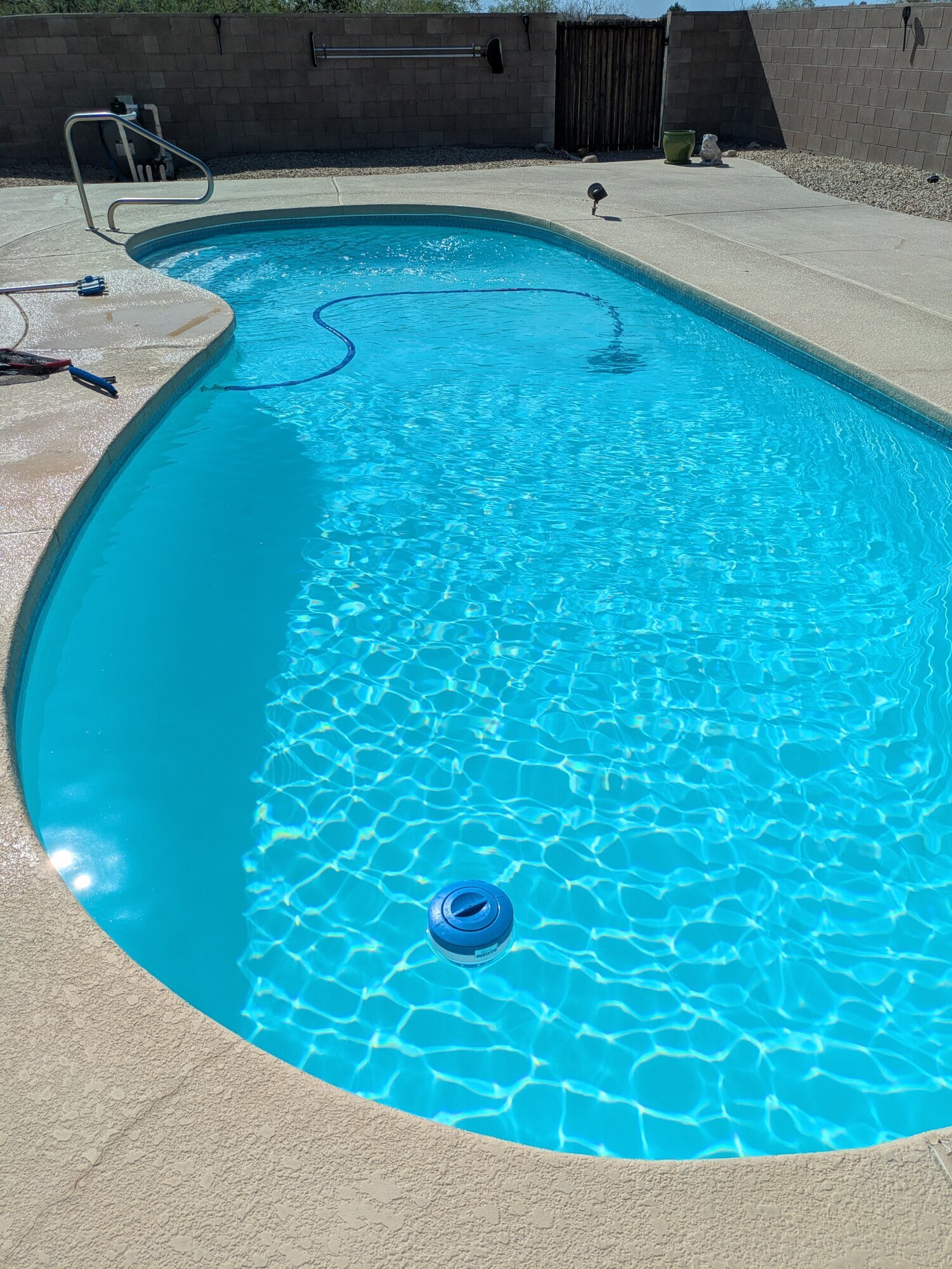 Hollywood Pools Service and Repair Logo