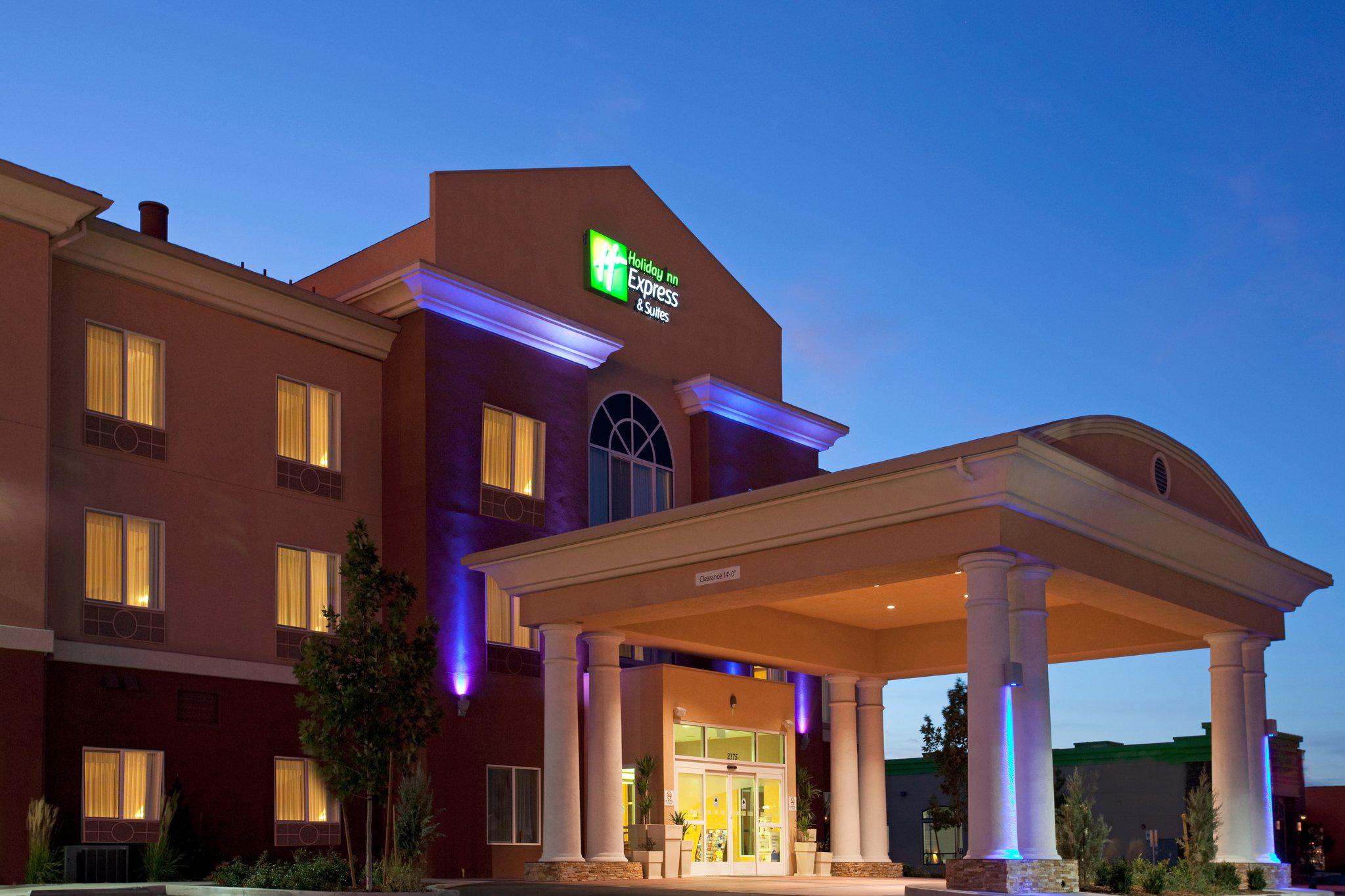 Holiday Inn Express & Suites Reno Airport Photo