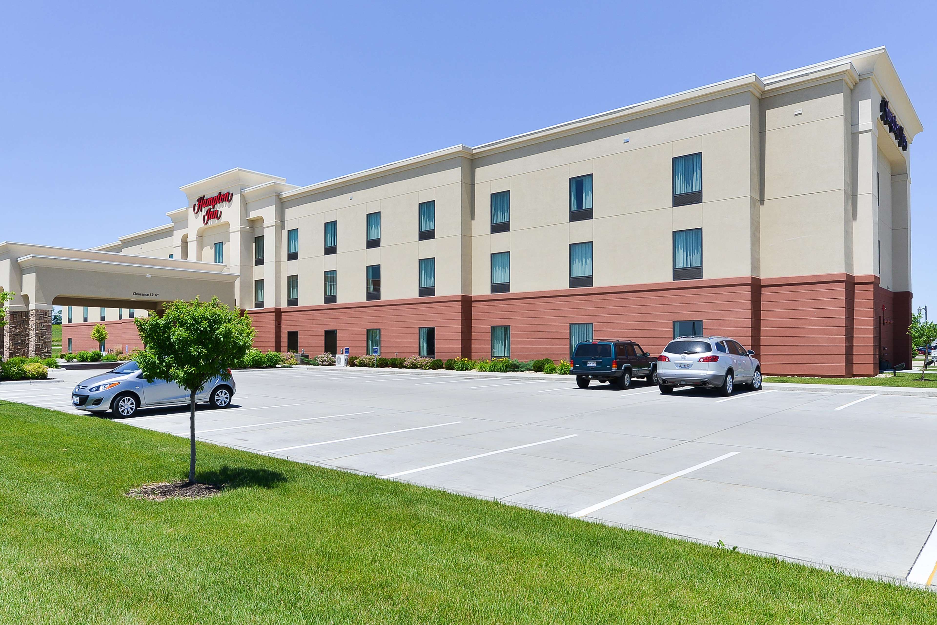 Hampton Inn Clinton Photo