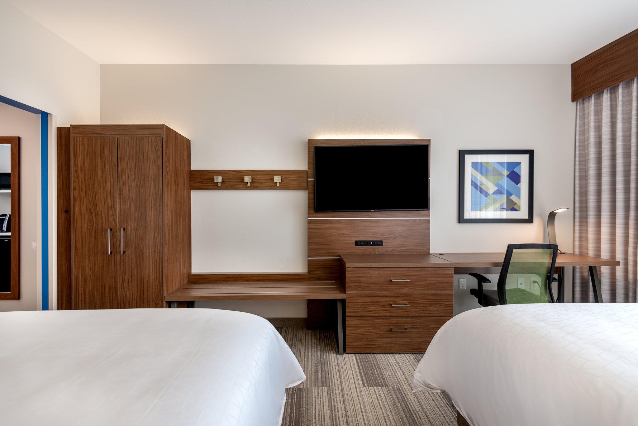 Holiday Inn Express & Suites Santa ANA - Orange County Photo