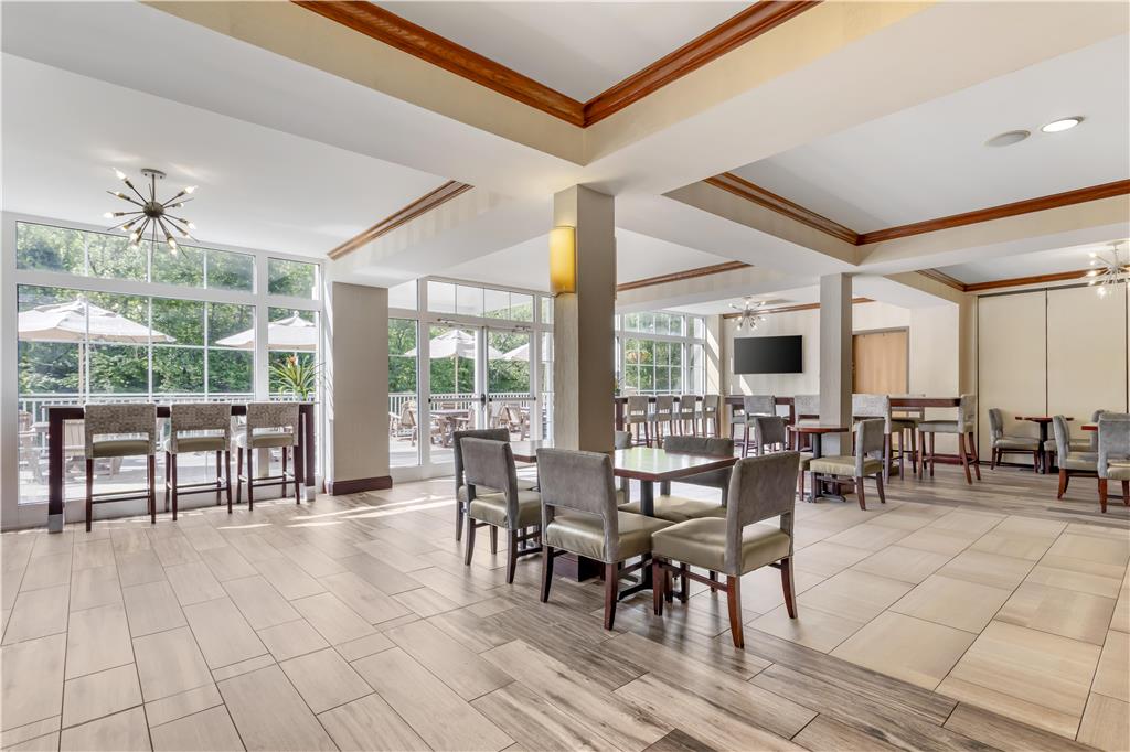 Best Western Plus River Escape Inn & Suites Image