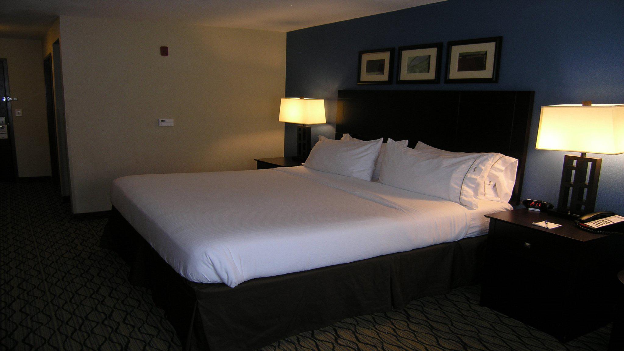 Holiday Inn Express & Suites Belle Vernon Photo