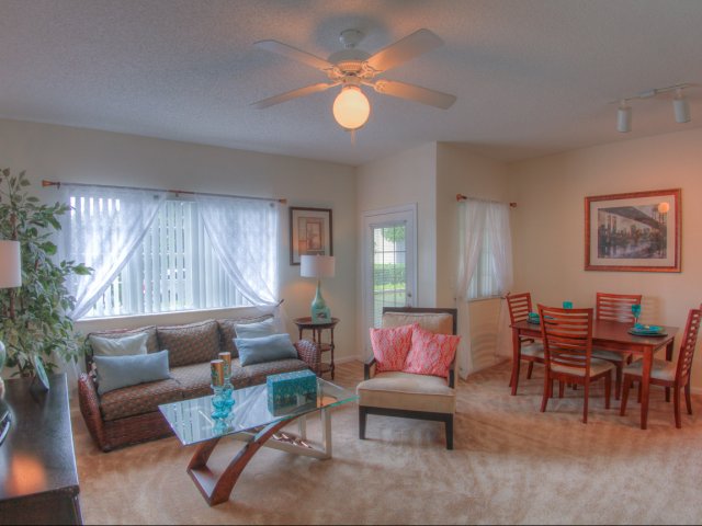 Polo Glen Image